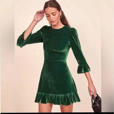 Vestido de Montaña REFORMATION Talla 2 Terciopelo Esmeralda Volantes Dobladillo Mini Hadas Vacaciones Foto 1 de 4