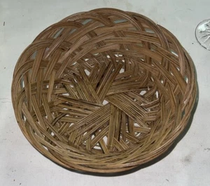 Wicker Ratan Round Basket Wall Hanging Handwoven Sturdy 4"deep 10”wide - Picture 1 of 1