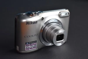 Nikon Coolpix L27 16.1MP 5x Zoom Digitale Compact Camera Zoom Incl. BOX - Foto 1 di 11