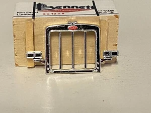 DCP 1/64 Peterbilt 359 NUR CHROM DUAL RECHTECK LICHTGRILL KEIN NETZ - Bild 1 von 1