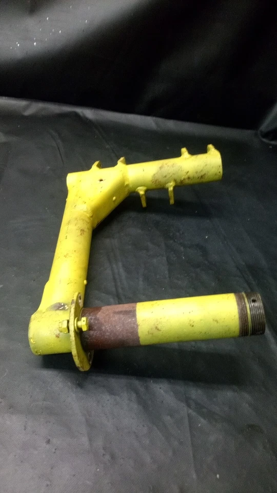 LAKE LA-4-180/200 BUCCANEER MAIN GEAR TRAILING LINK/AXEL - Image 1 of 4