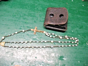 ANTIGUO ROSARIO MADREPERLA CUENTAS con LOGOTIPO DE CORONA Y ESTUCHE DE CUERO ANTIGUO - Imagen 1 de 10