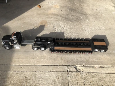 Camión Peterbilt de colección Ertl Big Farm escala 1:16 Lowboy remolque luces sonido Foto 1 de 4