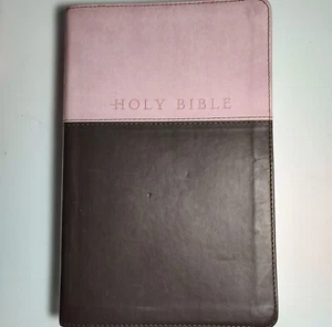 Holy Bible -New Living Translation,- Pink And Brown - Imagen 1 de 4