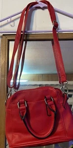 Brash Handtasche Geldbeutel rot Kunstleder Vinyl Crossbody Damen Tasche Pocketbook - Bild 1 von 11