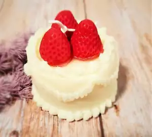 Strawberry cake Scented candle - Picture 1 of 1