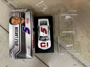 Kyle Larson Cincinnati Diecast Car 1:24 Scale Standard Signed Autograph New - Picture 1 of 3