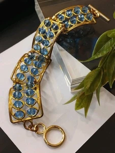 Unsigned Artistic LIGHT BLUE Faceted Glass Bead Gold Tone Link Toggle Bracelet! - Bild 1 von 8