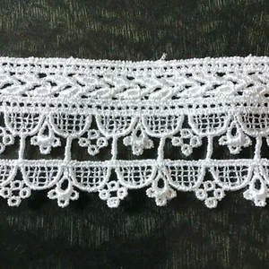 Lovely Embroidered Venice Guipiur Rayon Trim 1.75 In (4.5 cm) Wide - Picture 1 of 2