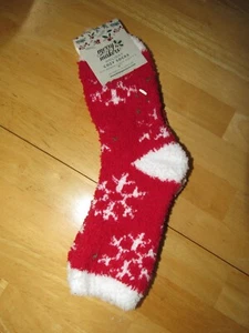 New Merry Makers Holiday Cozy Socks Shoe Sizes 5 to 9 Red White - Picture 1 of 3