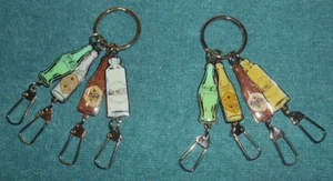 2 Schlüsselanhänger Vintage Emaille Coca Cola Flaschen 1998 - Bild 1 von 7