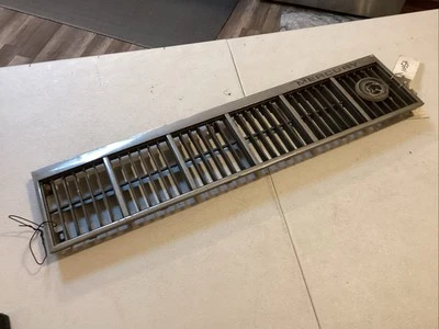 1981-85 Mercury Lynx Grille E1YB-8200-AC OEM Cracked Emblem Foto 1 de 4