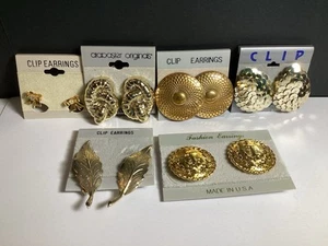 VINTAGE KONVOLUT SECHS PAAR GOLDFARBENE OHRCLIPS AUF DISPLAYKARTEN - Bild 1 von 11