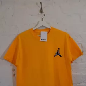 T-shirt giallo scuro Biggie x Jordan Mic Slam di AF - Foto 1 di 3