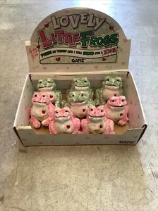 VINTAGE GANZ KÜSSENDE FRÖSCHE KONVOLUT (8) MIT LADENDISPLAY 6 FUNKTIONSTÜCHTIG 2 DEFEKT - Bild 1 von 4