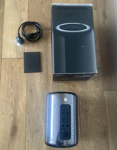  Apple Mac Pro 6.1 A1481 2013 2,7GHz Xeon 12-Core D500 3GB - 64GB RAM 500GB SSD - Bild 1 von 10