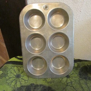 * Your Choice. Larger 6 Cup Muffin/ Cake Pans. Mirro, Wear-Ever, Muffinaire. ** - Picture 1 of 10