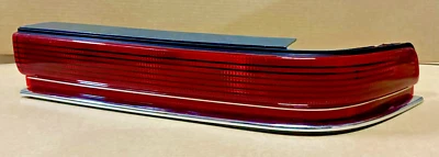 Lámpara trasera GM # 5976778 - Buick Roadmaster ('91-'96) - lado del pasajero Foto 1 de 4