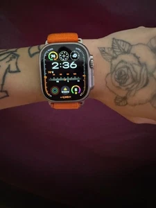 Apple Watch Ultra 49mm Boîtier Titane avec Boucle Alpine Orange, Large (GPS +... - Photo 1 sur 2