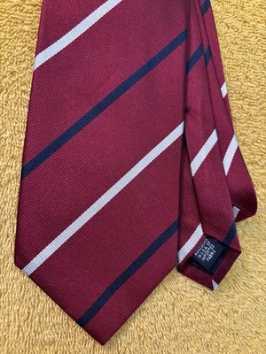 Corbata de seda Lands End roja con rayas azul marino y plateado-blanco 3,5x58 hecha a mano EE. UU. USADA EN EXCELENTE ESTADO Foto 1 de 4