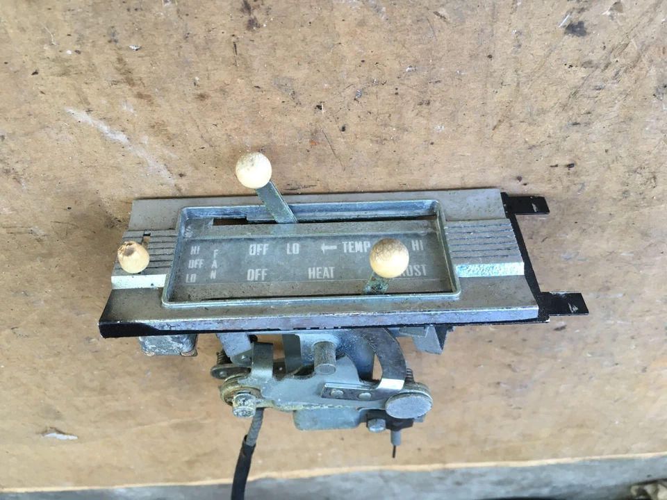 1959 Ford Custom 300 Tudor, Fairlane heater & fan control panel - Imagem 1 de 2