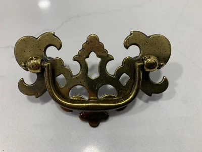 **TALLA MEDIANA**Ethan Allen Georgian Court Latón Cómoda Herrajes/Tirar/Mango Foto 1 de 2