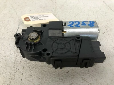 ⭐2018-2020 JAGUAR XE FRONT UPPER SUNROOF MOONROOF MOTOR UNIT ASSY OEM LOT2258 - Image 1 of 4