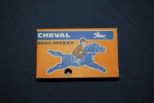 JOUSTRA TRES RARE CHEVAL NOIR AVEC JOCKEY A FRICTION REF 1047 EN BOITE - Foto 1 di 9