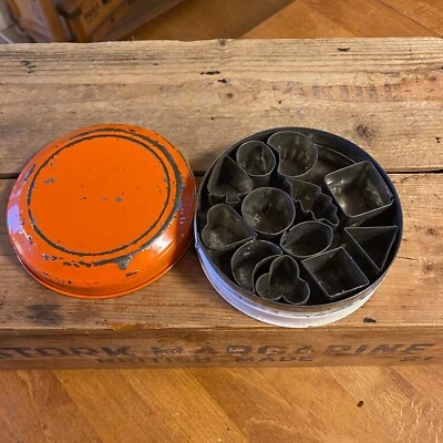 Vintage Tala Aspic & Hors D’Oeuvre Cutters in Orange & White Tin – Great! – - Image 1 of 4