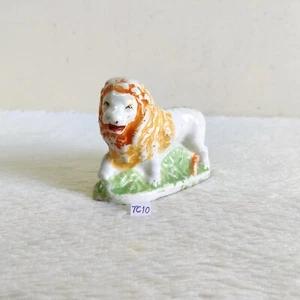 Estatuilla decorativa de león rugiente pintada de porcelana antigua de la década de 1930 TC10 - Imagen 1 de 7