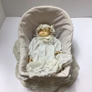 Vintage Artmark 1989 Musical Baby Schlafpuppe mit Krippe (Spieluhr funktioniert nicht) - Bild 1 von 7