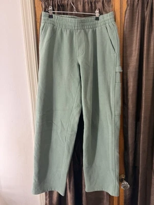 Pantalones deportivos Aritzia TNA de lana acogedores Mega Fit cargo para mujer S verde salvia Foto 1 de 4
