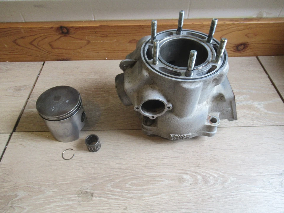 YZ 250 YAMAHA @ 1994 YZ 250 1994 CILINDRO Y PISTÓN Foto 1 de 4