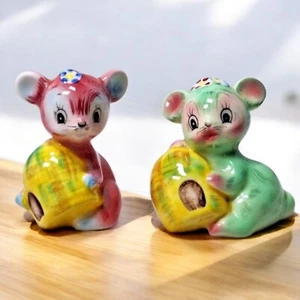 Vintage PY Honey Bears Salt & Pepper Shakers Holding Honey Pot Japan 3" - Picture 1 of 16