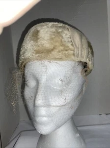 Vtg Woman Hat Duchess Body Made Italy Veil Pill Box READ - Picture 1 of 14