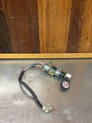 MG MGB 1973-80 • Interruptor de encendido de dirección original con llave. Usado. KMG1571 Foto 1 de 4