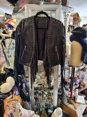NUEVO CON ETIQUETAS Diseñador LUJO Y CUERO por MADONNA & CO Negro Flecos Sexy Rock Bolero Pequeño Foto 1 de 4
