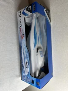XVB Turbo Racing Barco Control Remoto 27 MHZ Blanco con Borde Azul - Imagen 1 de 4