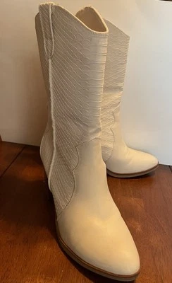BOTAS VAQUERAS OCCIDENTALES CON ESTAMPADO DE SERPIENTE MIA 8,5 MARFIL IMITACIÓN CUERO MUJER 3 1/2 pulgadas TACÓN Foto 1 de 4