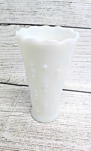 Vaso da fiori vintage in vetro latte bianco alto 7,25" MCM - Foto 1 di 6