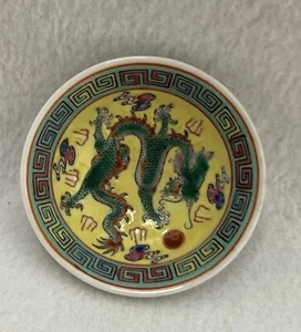 "Base estampada vintage china Famille cuenco amarillo Jaune Jingdezhen dragones 2,75""" - Imagen 1 de 9