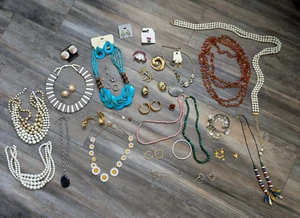 Lotto bigiotteria orecchini collane anelli bracciali spille SPEDIZIONE GRATUITA - Foto 1 di 8