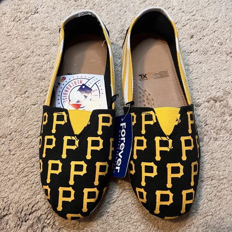 Pittsburgh Pirates MLB Women's Canvas Stripe Shoes, Size XL (10) Cover