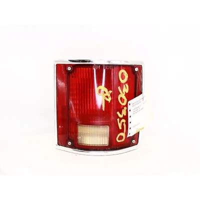 Chevrolet R10 Suburban 1987 lámpara trasera derecha número de pieza - 166-00704AR Foto 1 de 4