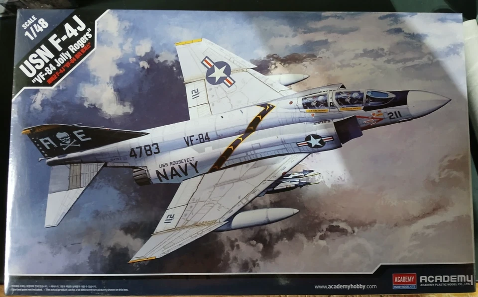 Kit modelo plástico Academy 12305 F-4J Phantom II VF-84 'Jolly Rogers' escala 1/48 Foto 1 de 1