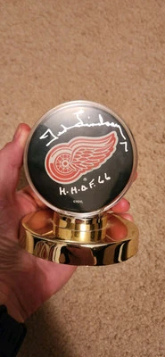 ШАЙБА С АВТОГРАФОМ TED LINDSAY DETROIT RED WINGS С НАДПИСЬЮ HOF + СЕРТИФИКАТ ПОДЛИННОСТИ! - Изображение 1 из 4