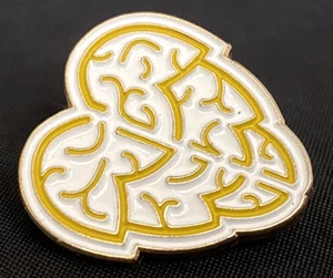 26mm White Beer Brewer Hops Leaf White Gold Tone Lapel Hat Souvenir Pin 🍻 - Picture 1 of 3