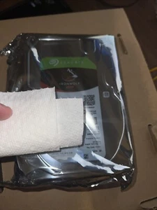 Seagate IronWolf 8TB NAS Internal Hard Drive HDD. 3.5Inch. SHIPS TODAY!! - Afbeelding 1 van 4