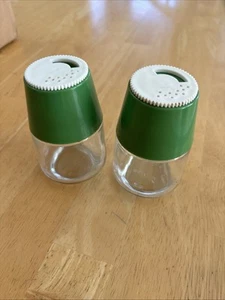 Vintage Gemco Clear Glass Salt Pepper Shaker With Green/wh Plastic Top - Picture 1 of 6