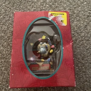 Vintage Looney Tunes Taz “Merry Christmas” Tree Ornament-1997-Vtg-Matrix-Box - Picture 1 of 4